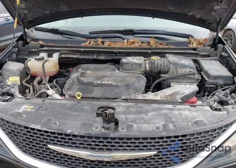 2017 Chrysler Pacifica Touring z USA, uszkodzony, nr VIN 2C4RC1DG2HR747712